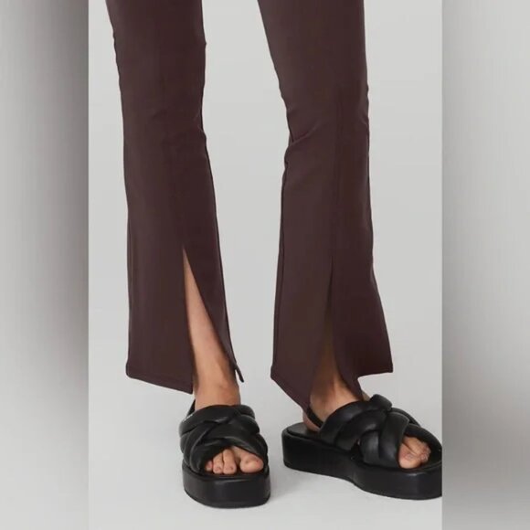 ALO Yoga Air brush high waist 7/8 flutter legging, raisin, XXS, NW)T - Picture 4 of 8